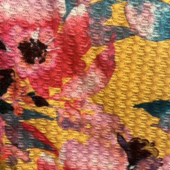 UMGEE LARGE SUPER CUTE TOP! Great colors! - Picture 2 of 5